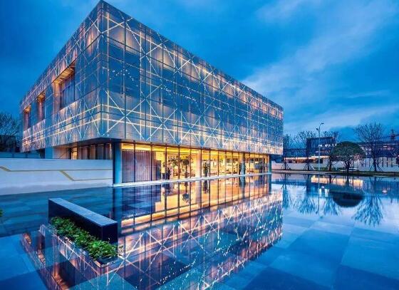 pc耐力板幕墻和鋼化玻璃幕墻哪個好？