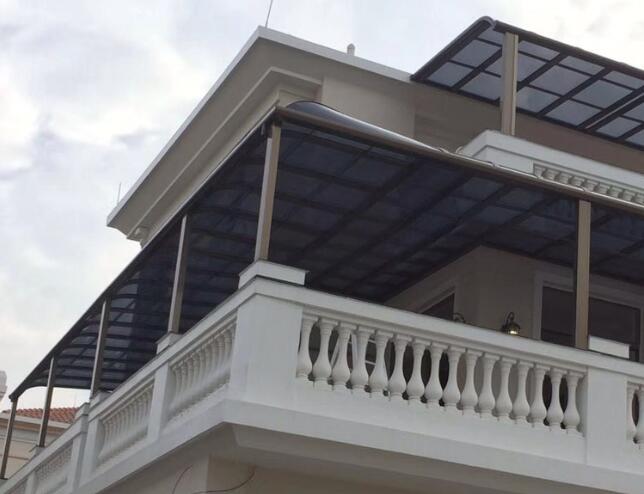 玻璃遮陽棚和PC陽光板遮陽棚的區別