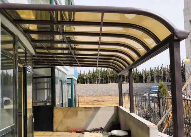 pc耐力板雨棚靜音嗎？